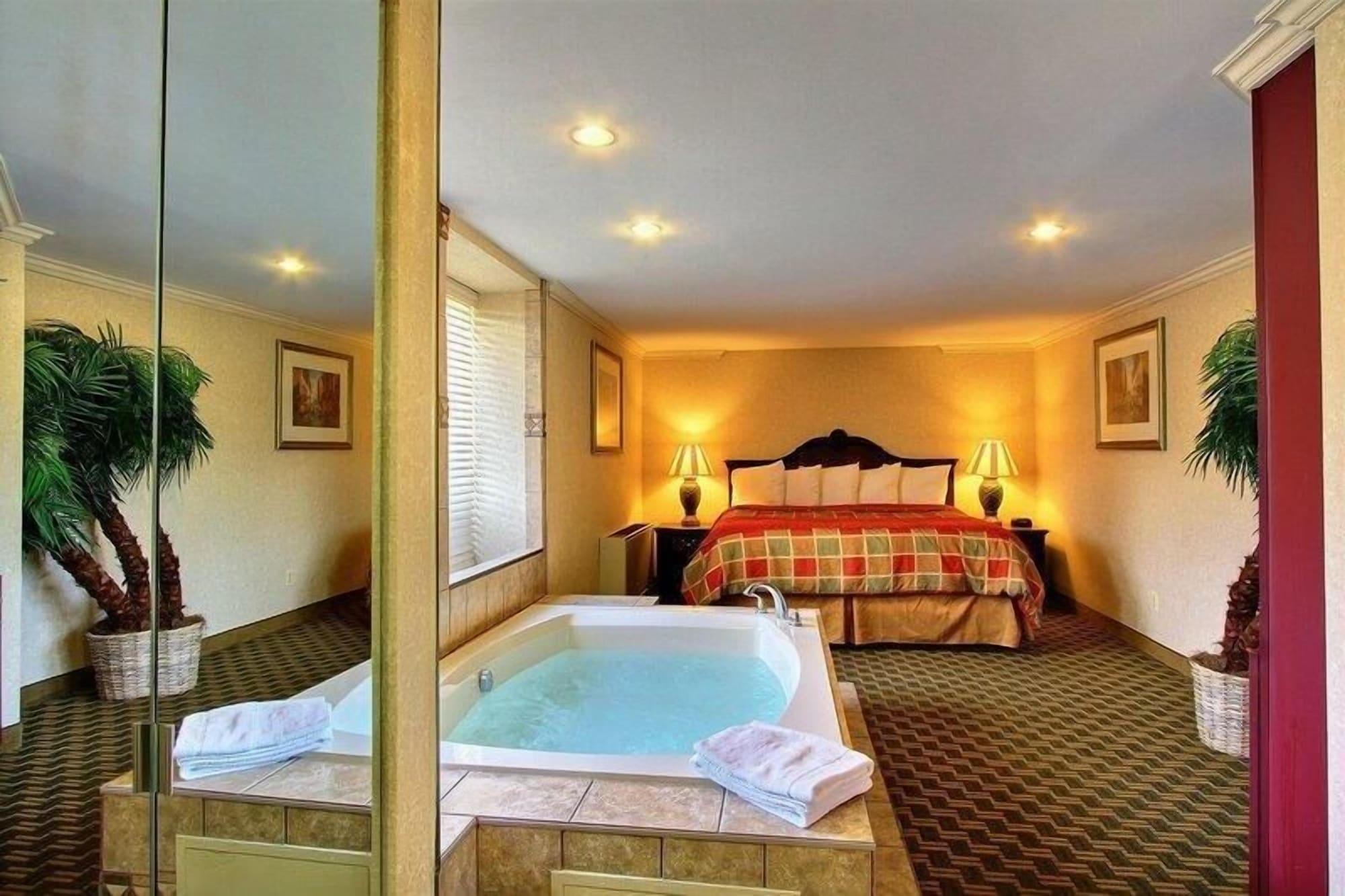 Days Inn & Suites By Wyndham Roseville/Detroit Area Room photo